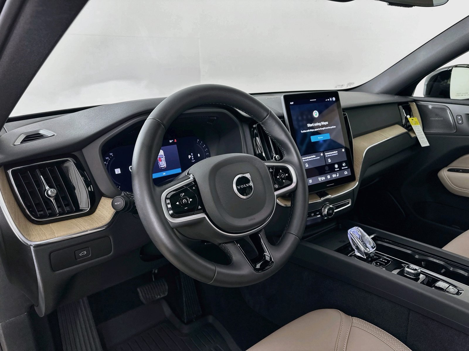 New 2026 Volvo XC60 B5 Plus w/ Protection Package Premier AWD/4WD image 31