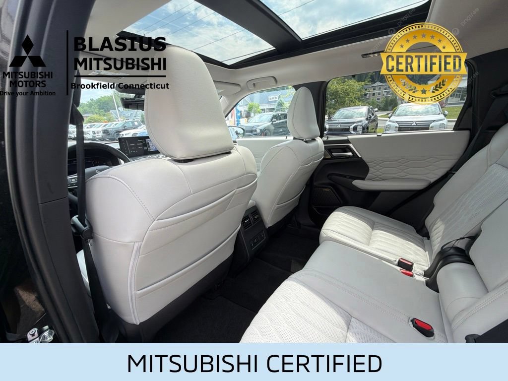 Used 2025 Mitsubishi Outlander AWD image 33