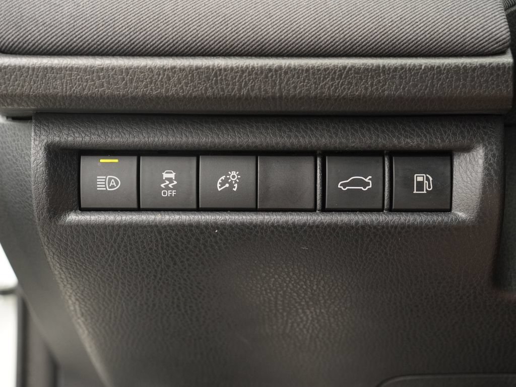Used 2025 Toyota Camry LE FWD image 13