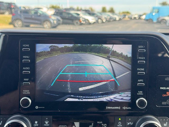 Used 2021 Toyota Highlander XLE AWD/4WD image 21