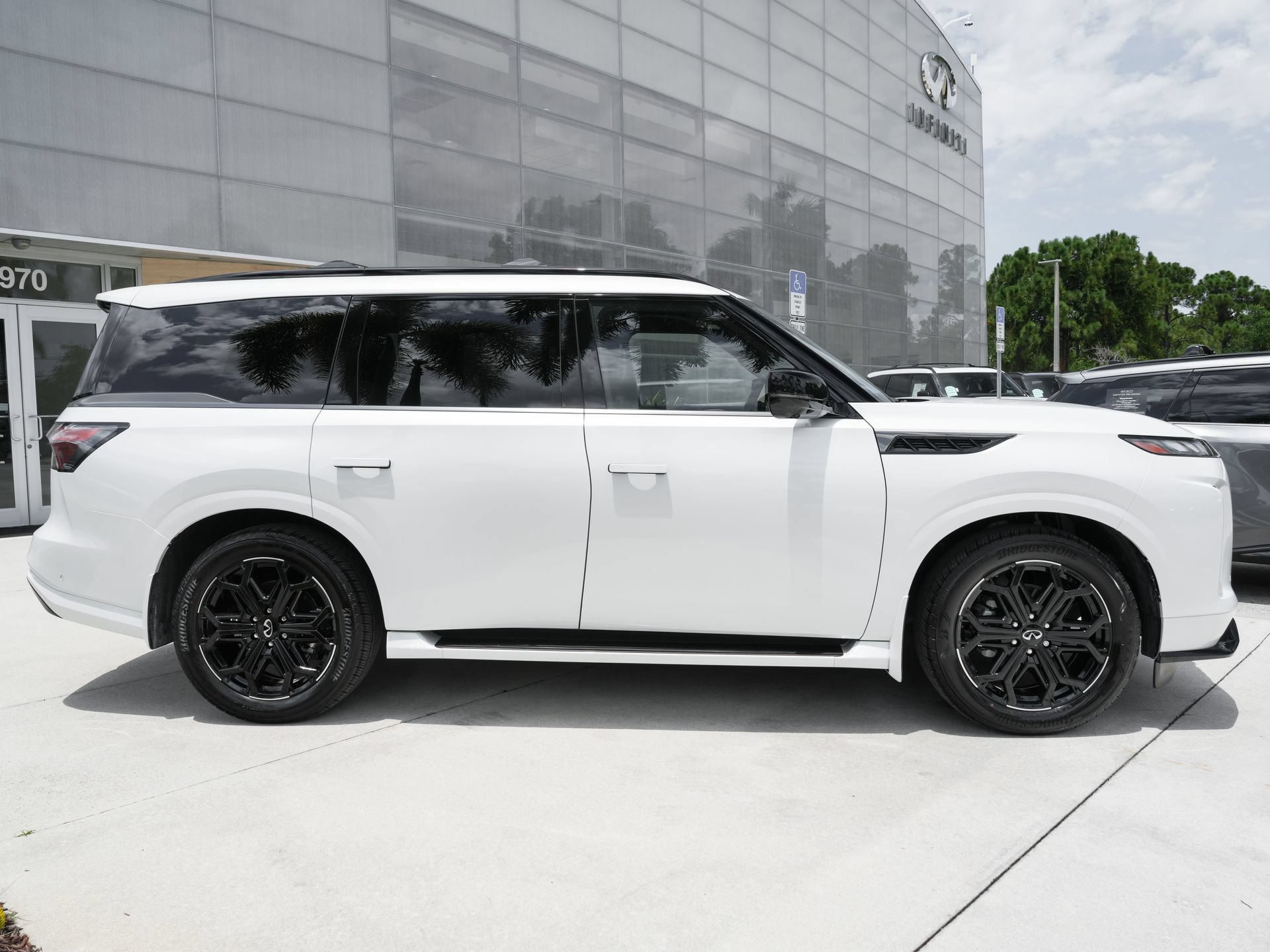 Certified 2026 INFINITI QX80 4WD w/ Sport Exterior Package image 25
