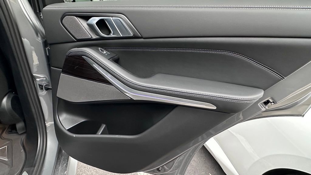 Used 2026 BMW X5 xDrive40i w/ M Sport Package image 8