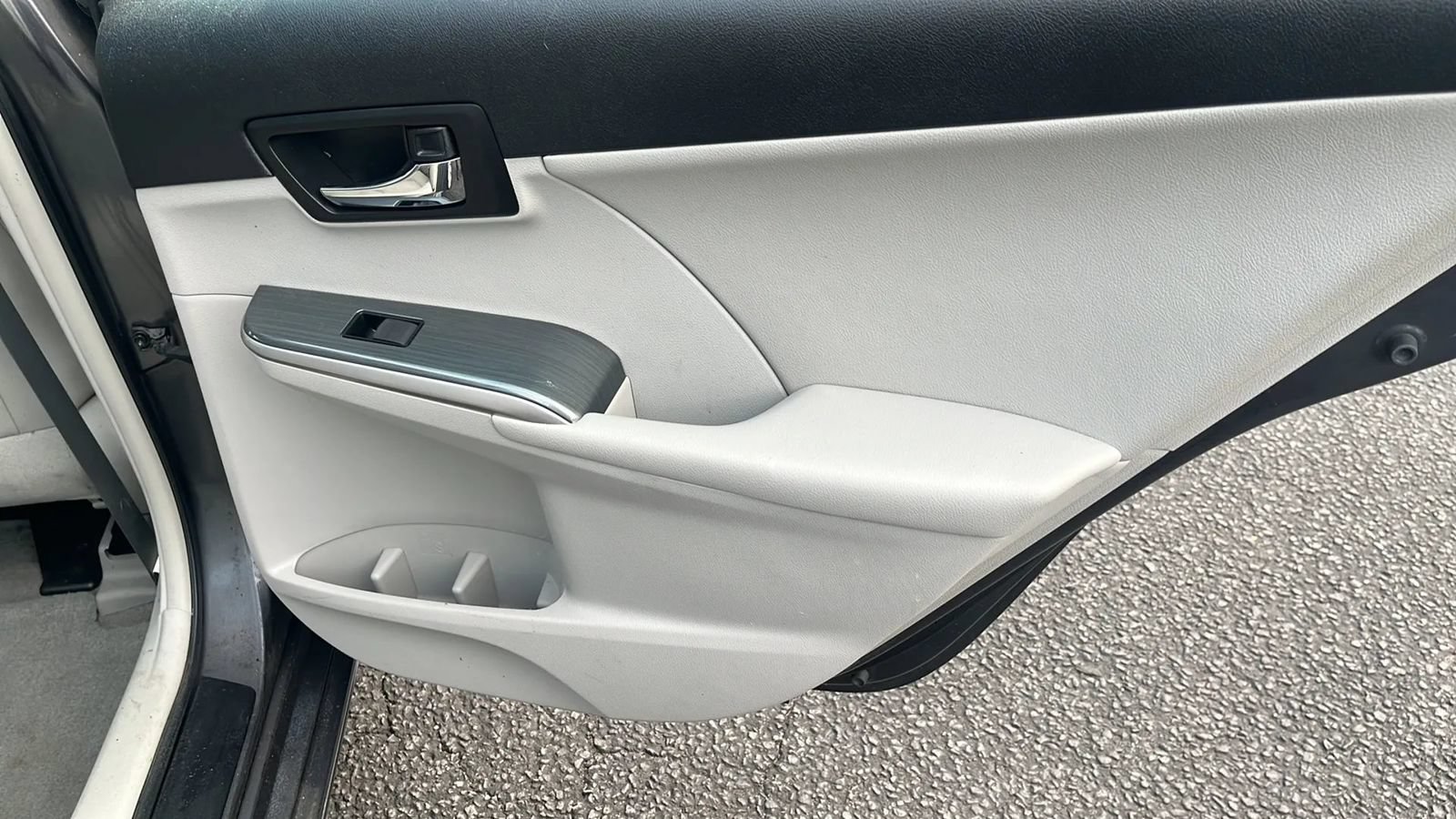 Used 2012 Toyota Camry XLE w/ Leather Pkg FWD image 26