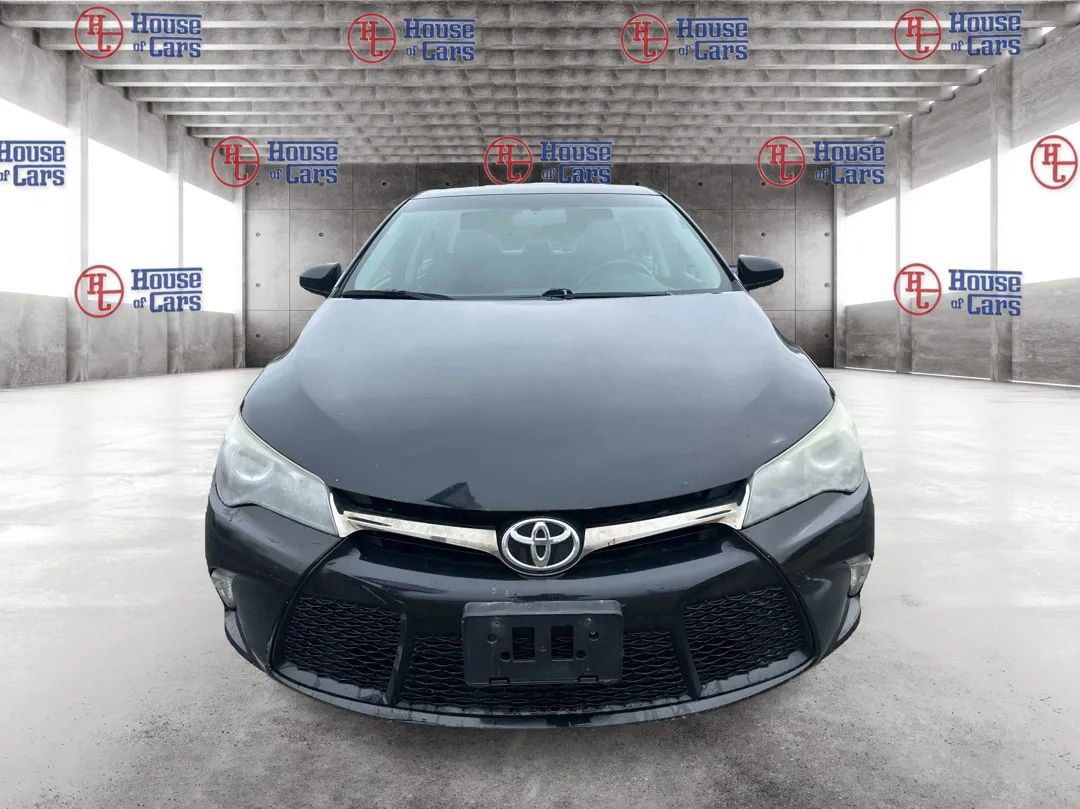 Used 2015 Toyota Camry SE image 2