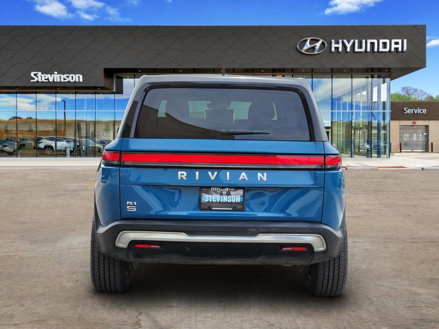 Used 2024 Rivian R1S Adventure image 3