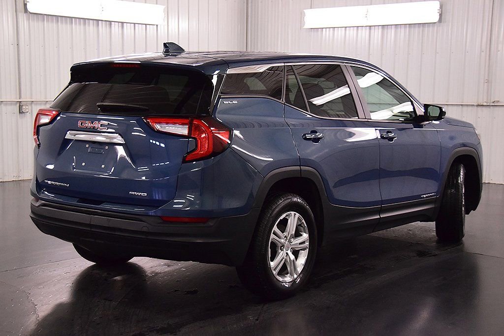 Used 2024 GMC Terrain SLE image 7