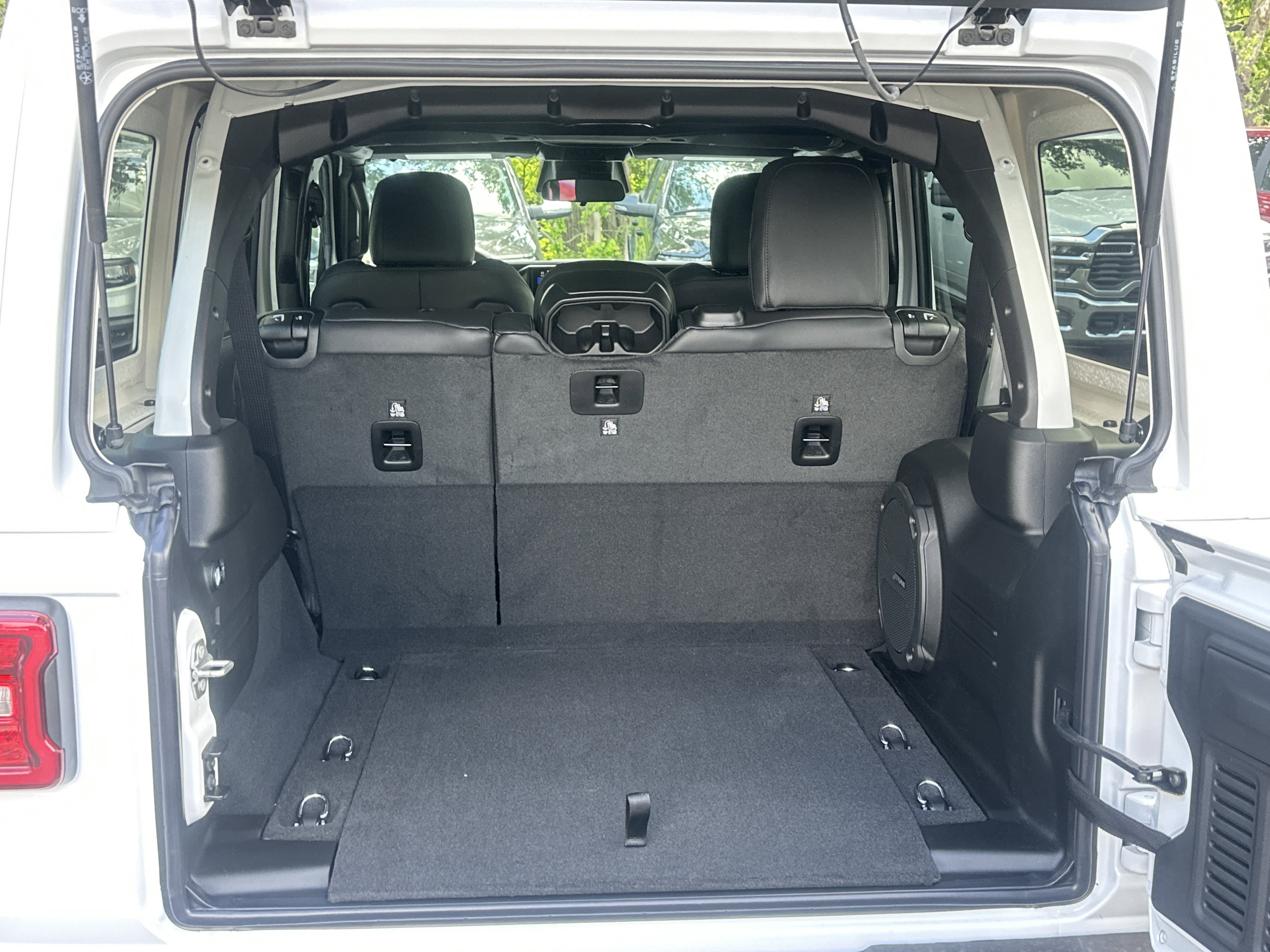 New 2026 Jeep Wrangler Unlimited Sahara AWD/4WD image 13