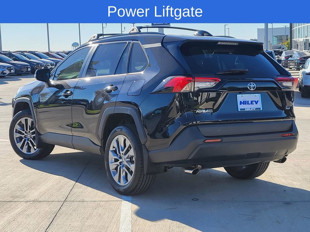 Used 2022 Toyota RAV4 XLE Premium image 3