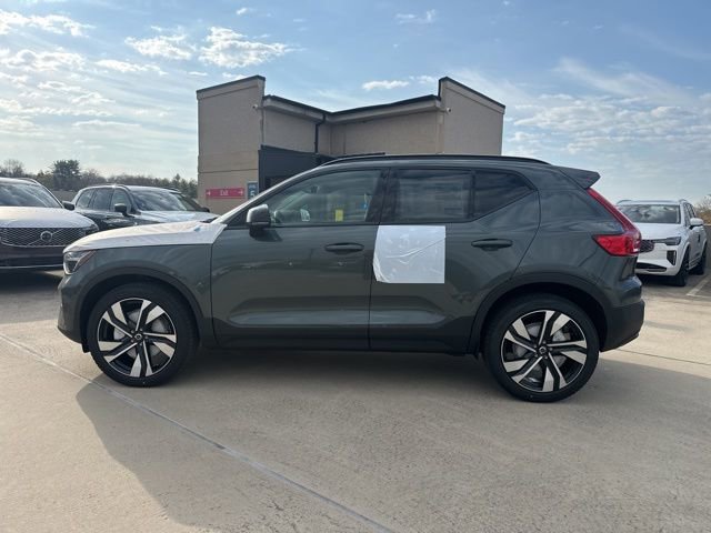 New 2026 Volvo XC40 B5 Plus w/ Climate Package image 4