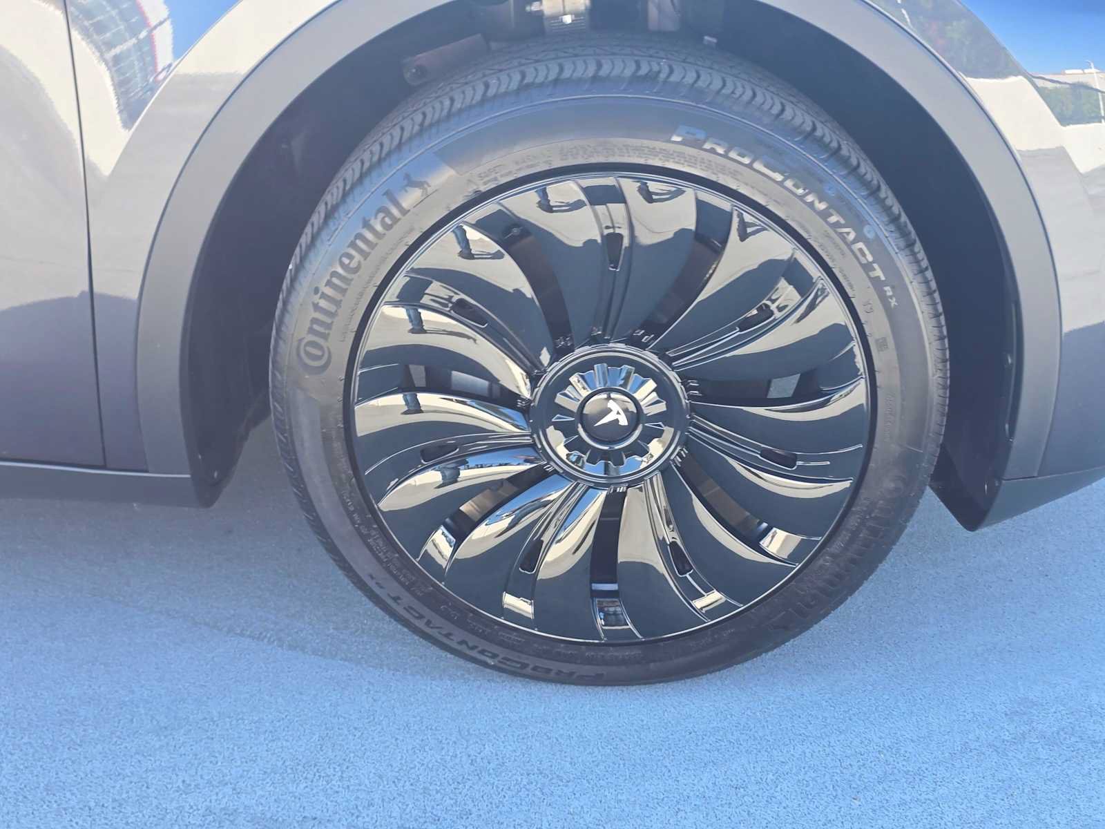 Used 2025 Tesla Model Y Long Range RWD image 9