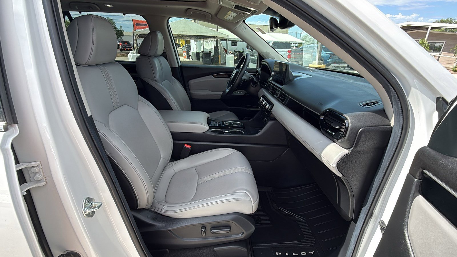 Used 2024 Honda Pilot Touring image 30