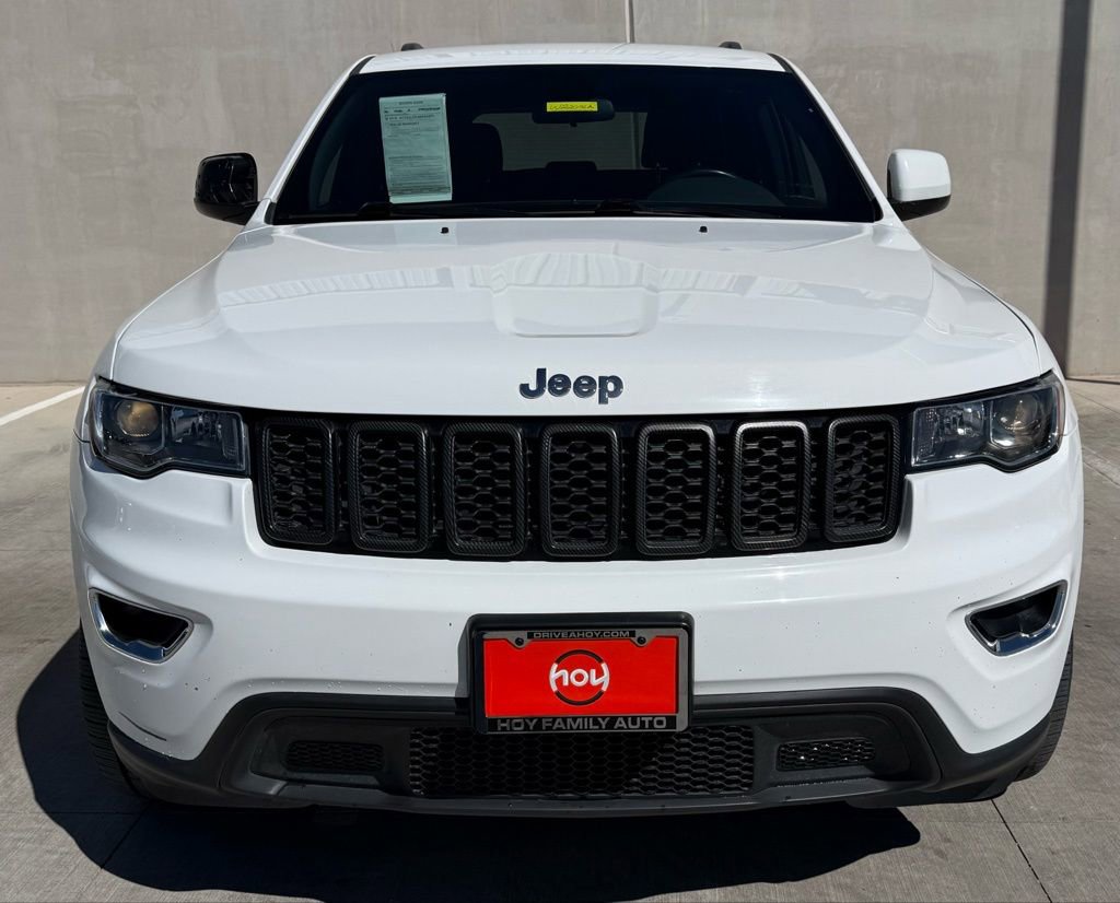 Used 2021 Jeep Grand Cherokee Laredo image 2