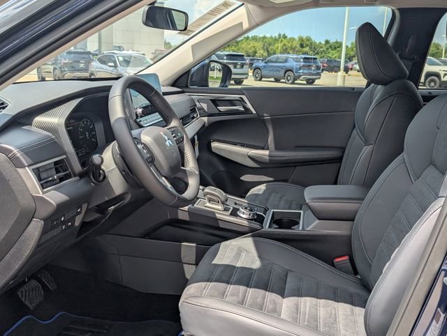 New 2025 Mitsubishi Outlander SE image 12