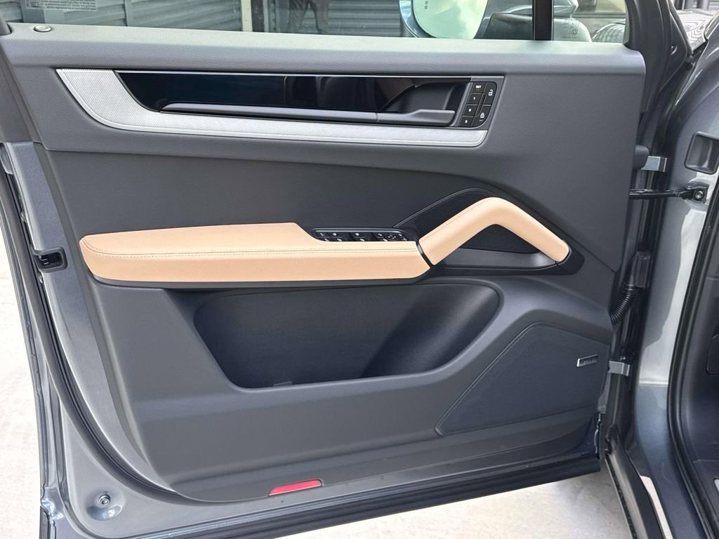 New 2026 Porsche Cayenne image 22