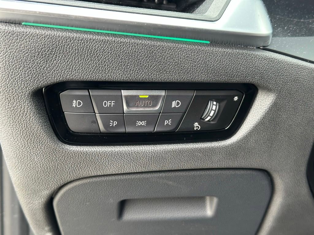 Used 2021 BMW 330i Sedan w/ M Sport Package RWD image 33