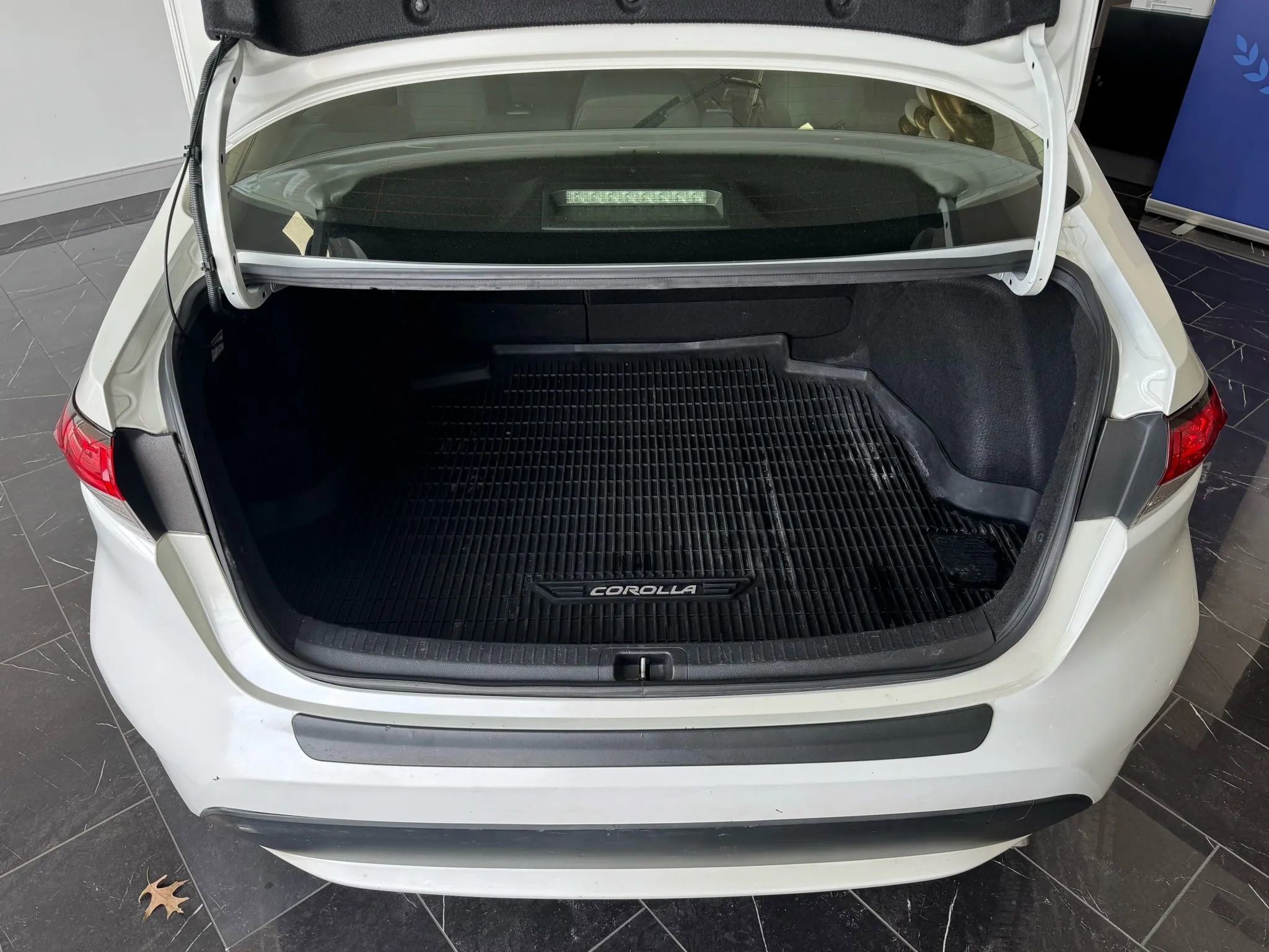 Used 2020 Toyota Corolla LE image 28