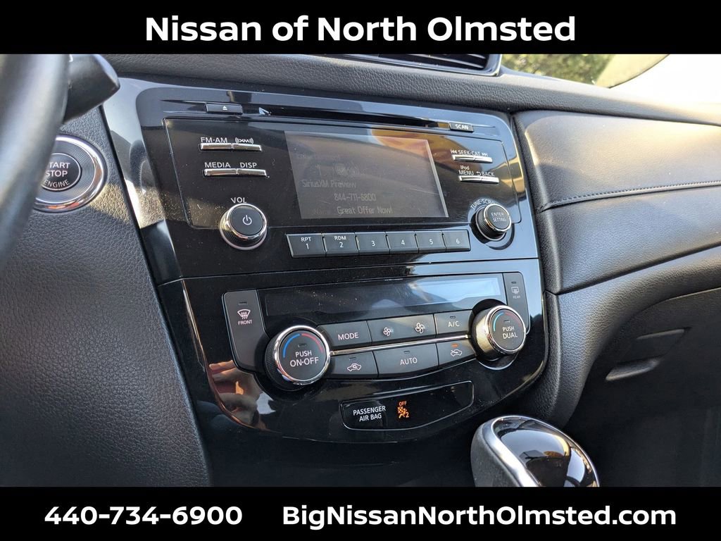 Used 2017 Nissan Rogue SV AWD/4WD image 18