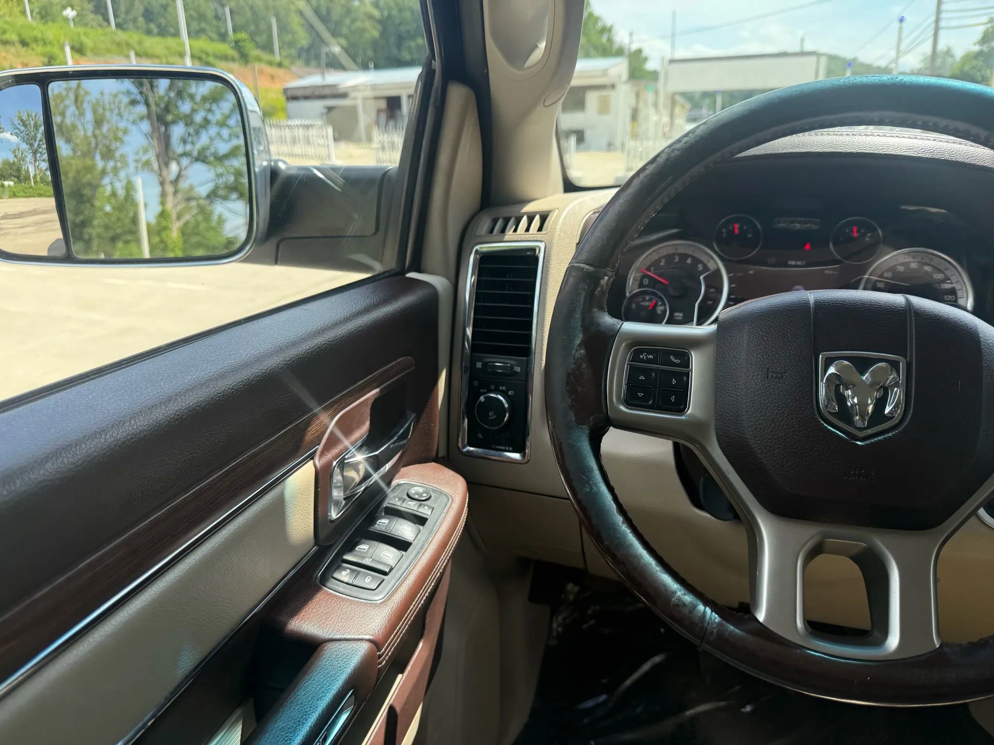 Used 2018 RAM 3500 Laramie image 27