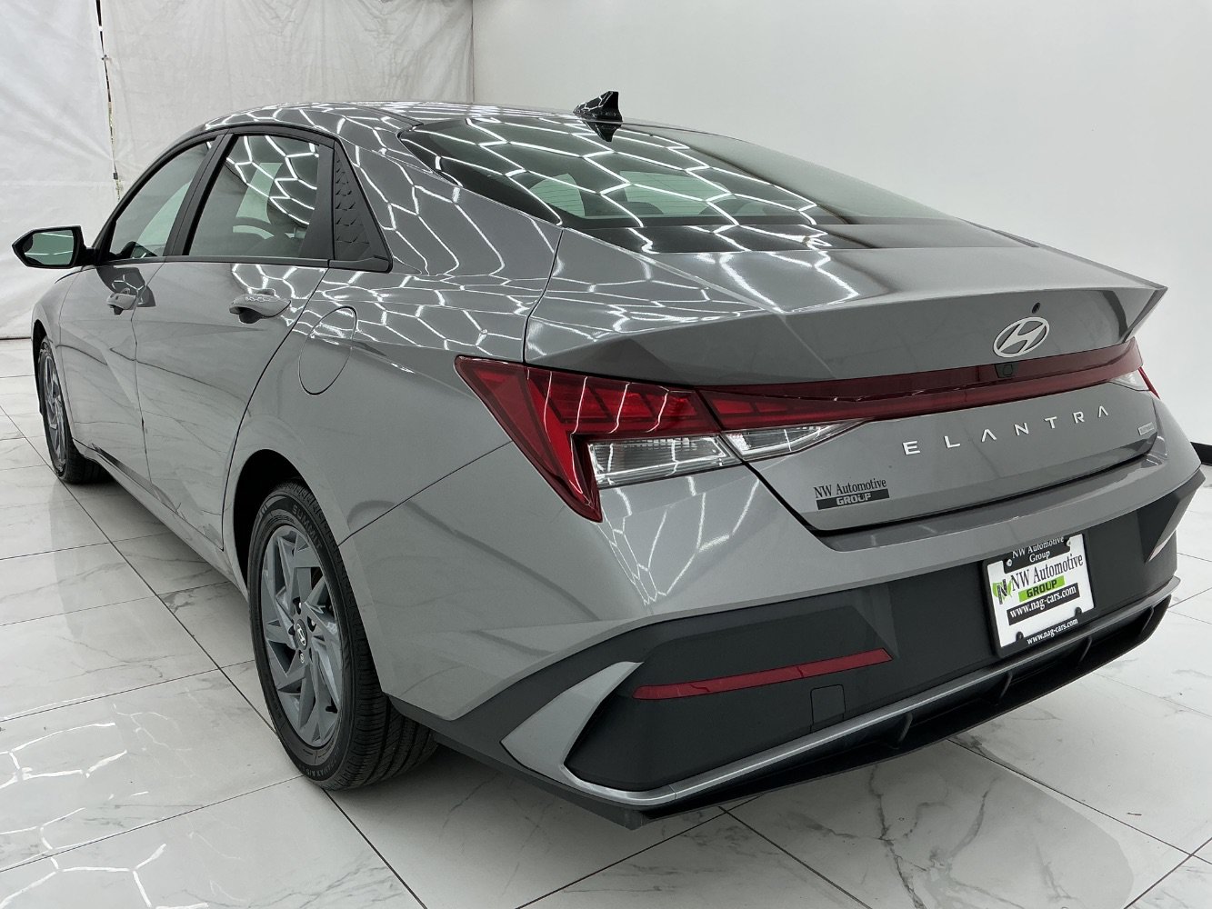 Used 2024 Hyundai Elantra Blue FWD image 9