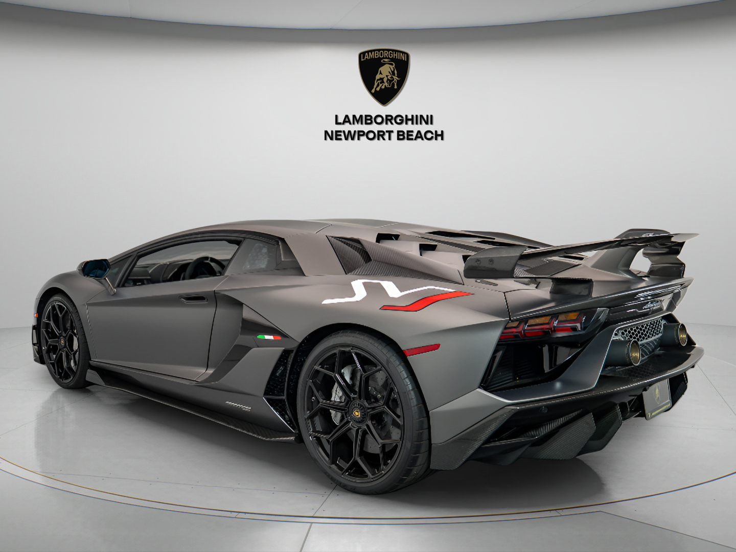 Used 2020 Lamborghini Aventador SVJ AWD/4WD image 4