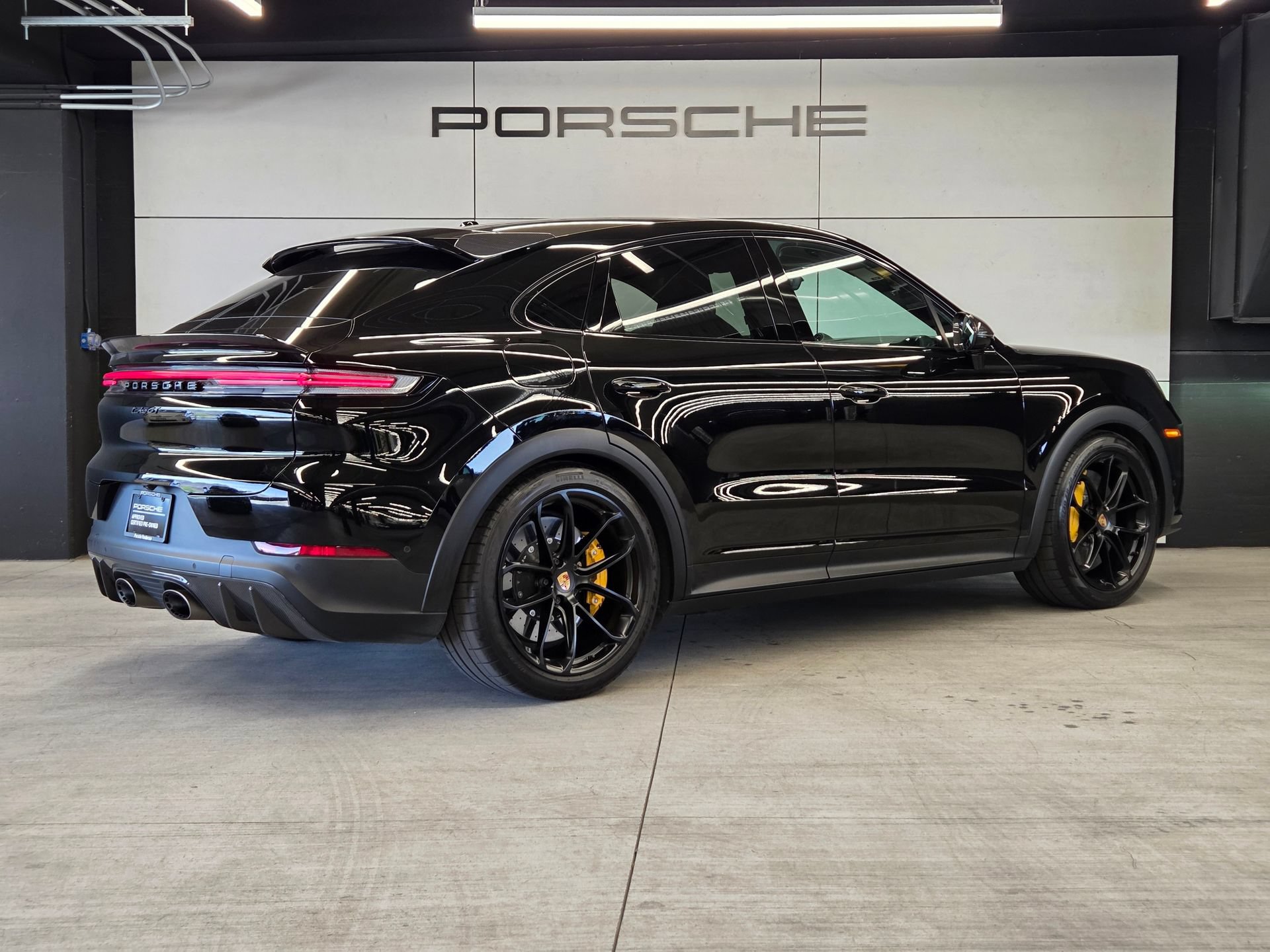 Certified 2024 Porsche Cayenne Turbo GT AWD/4WD image 6