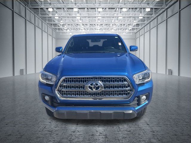 Used 2017 Toyota Tacoma TRD Off-Road w/ Premium & Technology Package AWD/4WD image 8