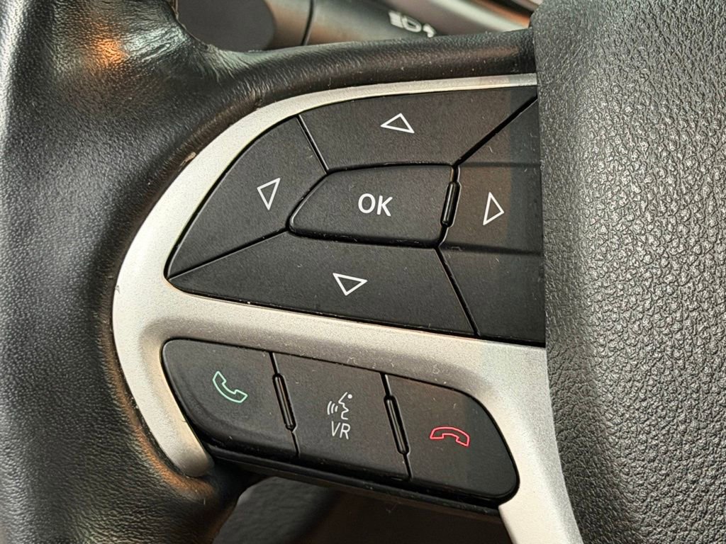 Used 2016 Jeep Cherokee Trailhawk w/ Comfort/Convenience Group image 38