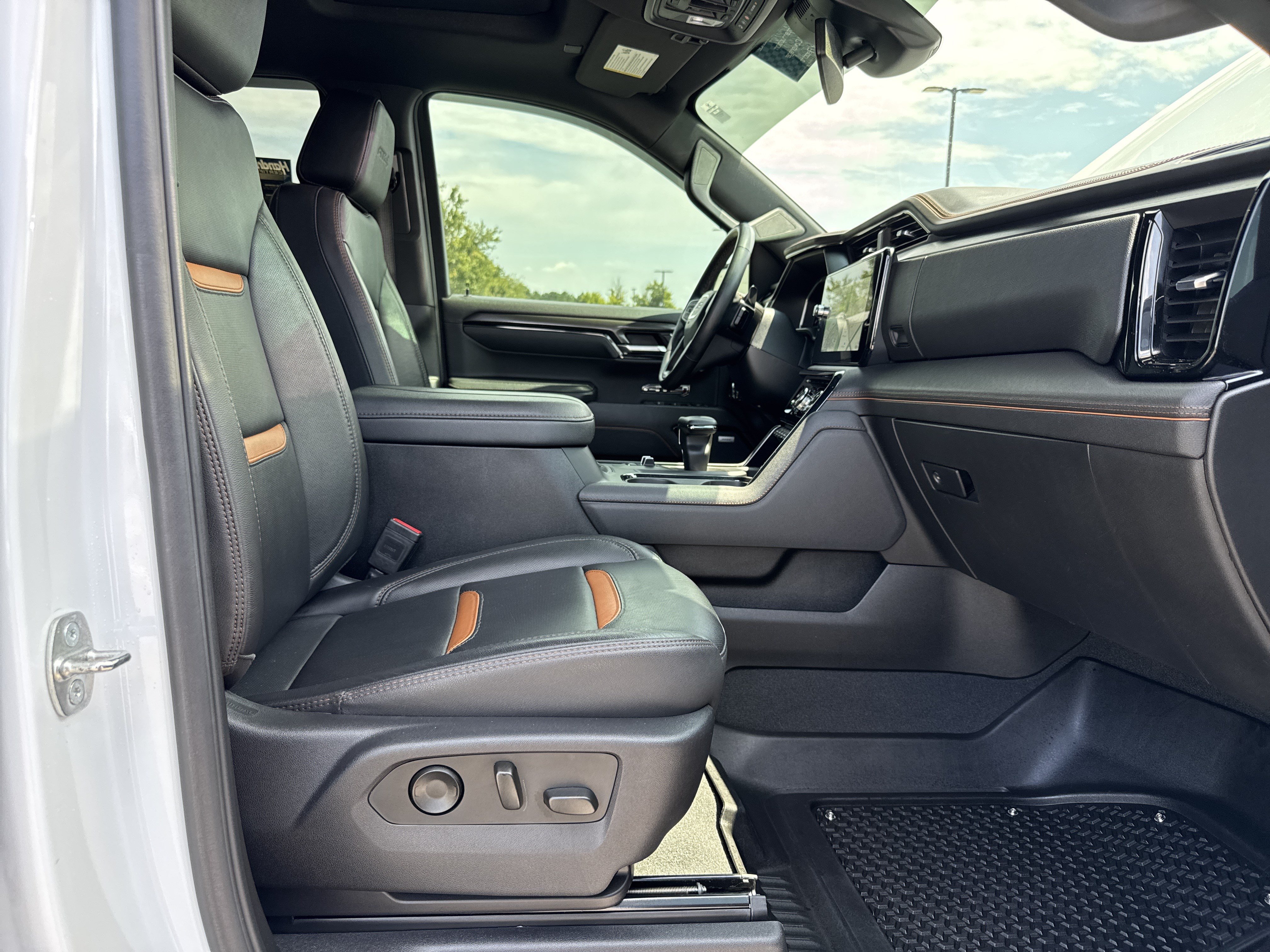 Used 2023 GMC Sierra 1500 AT4 w/ AT4 Premium Package AWD/4WD image 33