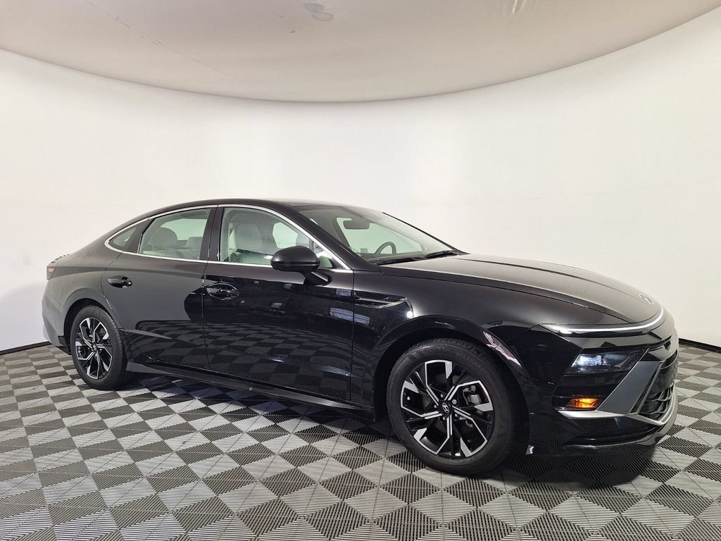 Used 2025 Hyundai Sonata SEL FWD image 3