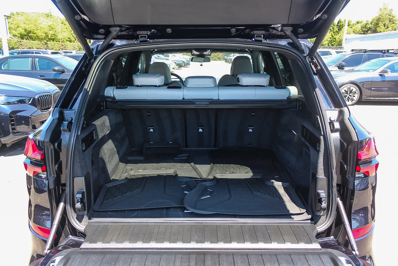 Used 2025 BMW X5 sDrive40i w/ M Sport Package RWD image 34