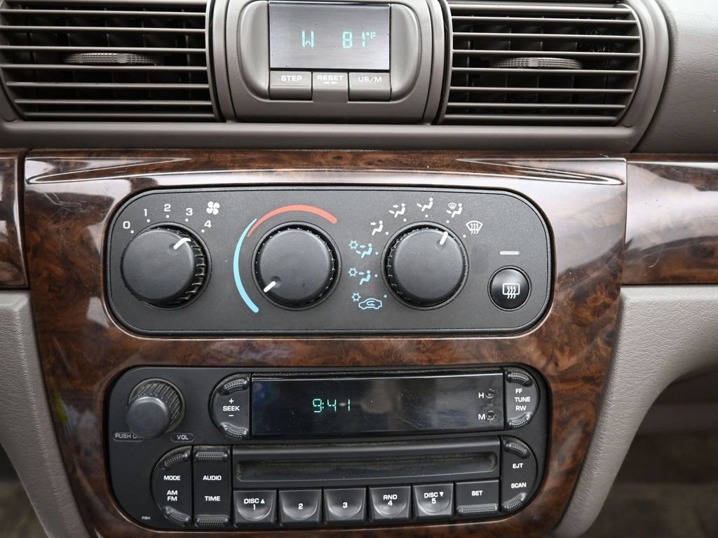 Used 2005 Chrysler Sebring Limited image 14