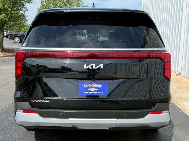 Used 2025 Kia Carnival FWD image 19