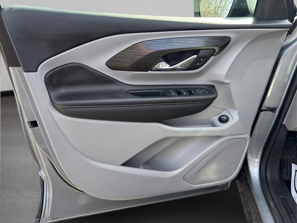 Used 2023 GMC Terrain SLE w/ Driver Convenience Package image 24