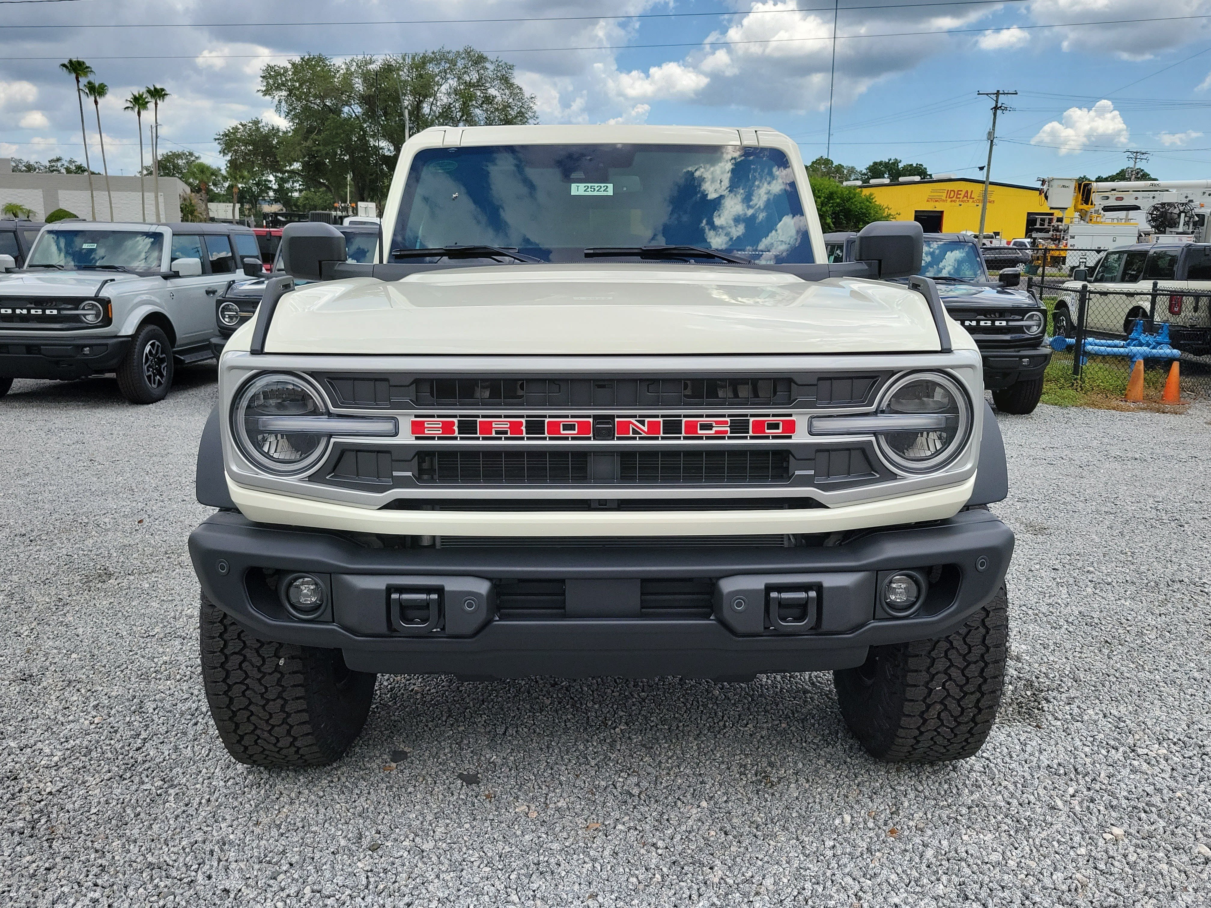 New 2026 Ford Bronco Outer Banks w/ Sasquatch Package AWD/4WD image 3
