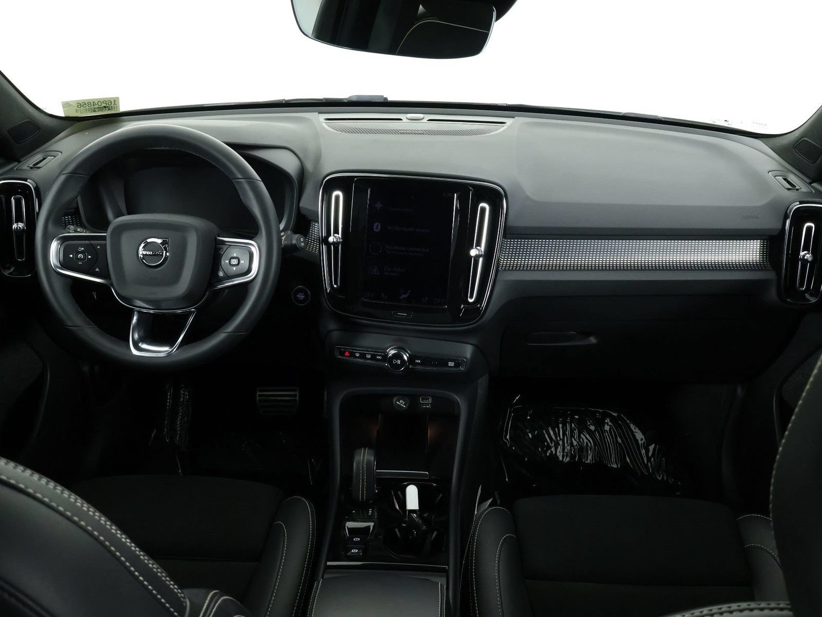 Certified 2022 Volvo XC40 T5 R-Design w/ Advanced Package AWD/4WD image 7