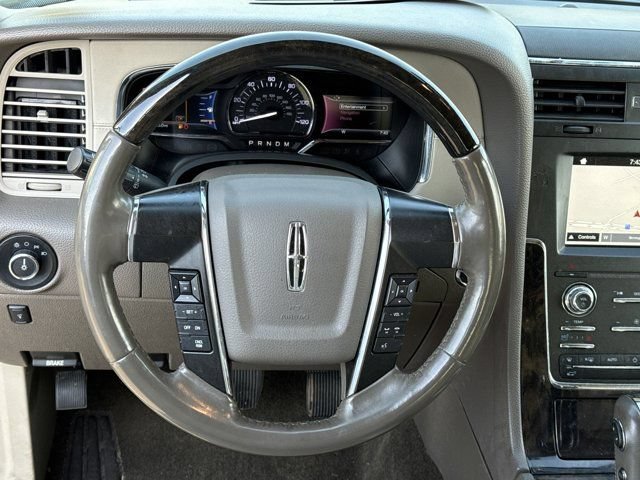 Used 2017 Lincoln Navigator Select RWD image 18