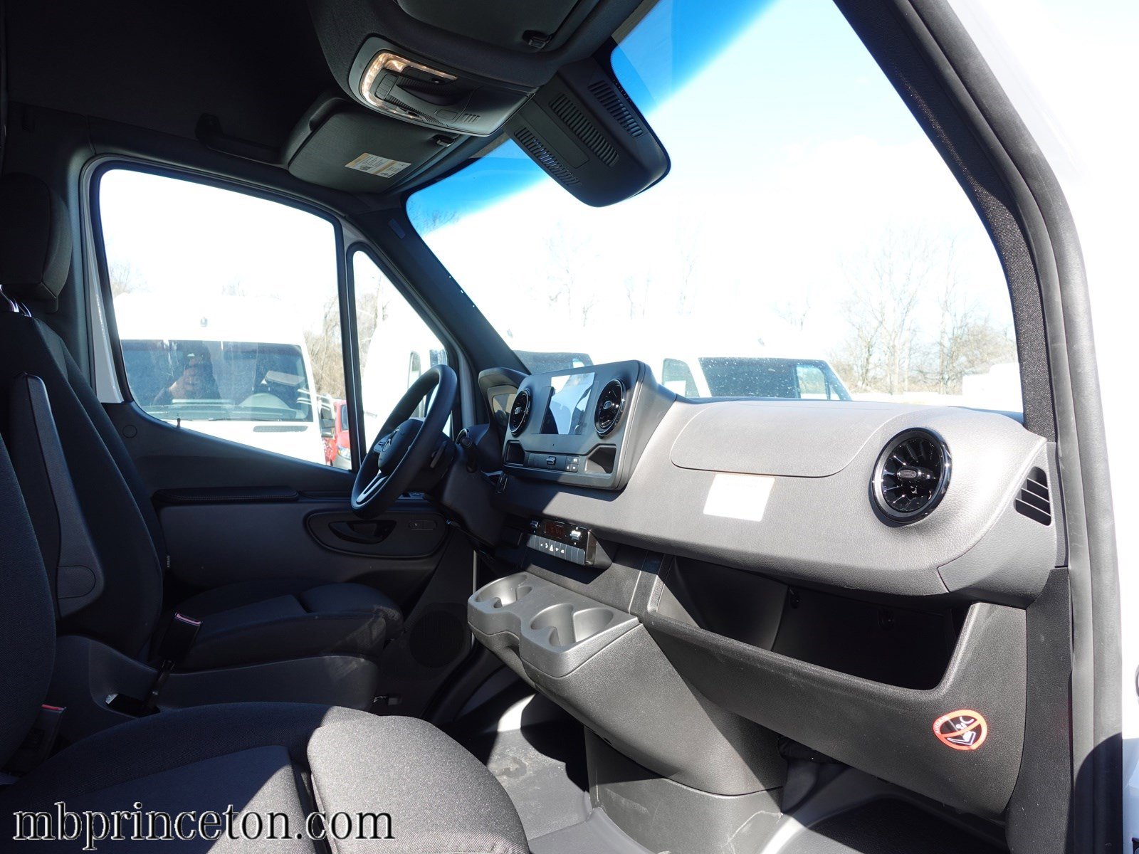 Used 2024 Mercedes-Benz Sprinter 2500 image 7