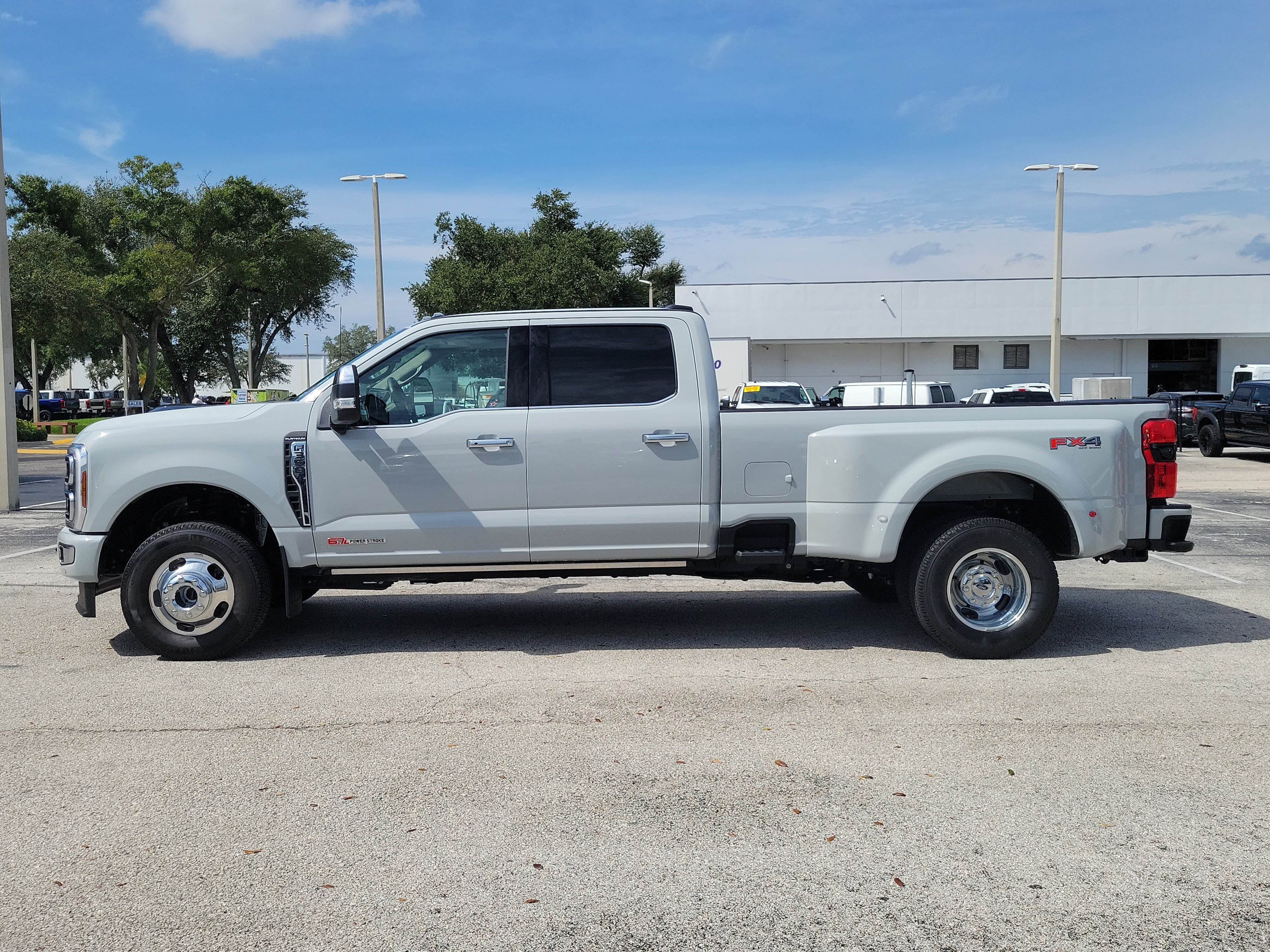Certified 2025 Ford F350 Platinum w/ Platinum Plus Package AWD/4WD image 6
