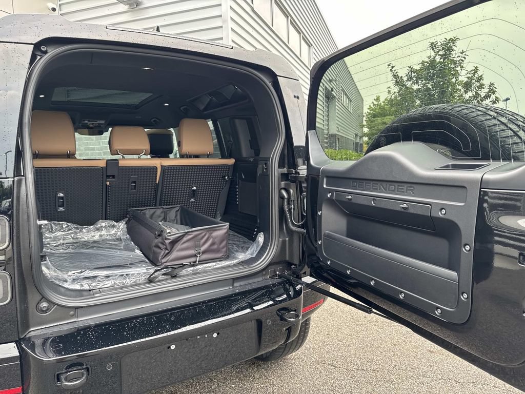 New 2026 Land Rover Defender 110 X-Dynamic SE AWD/4WD image 6