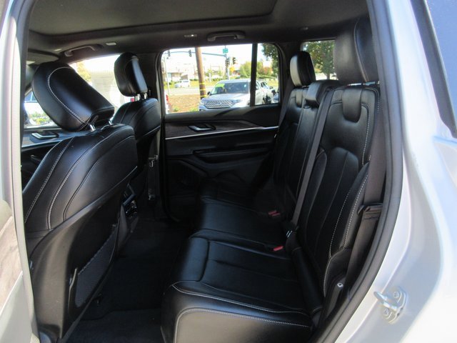 Used 2024 Jeep Grand Cherokee Limited image 26