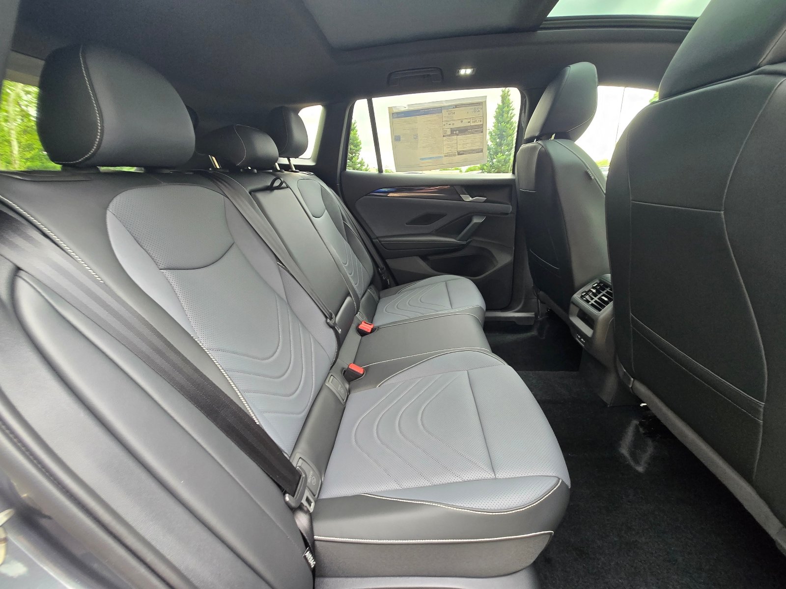 New 2026 Volkswagen Tiguan SE R-Line FWD image 11