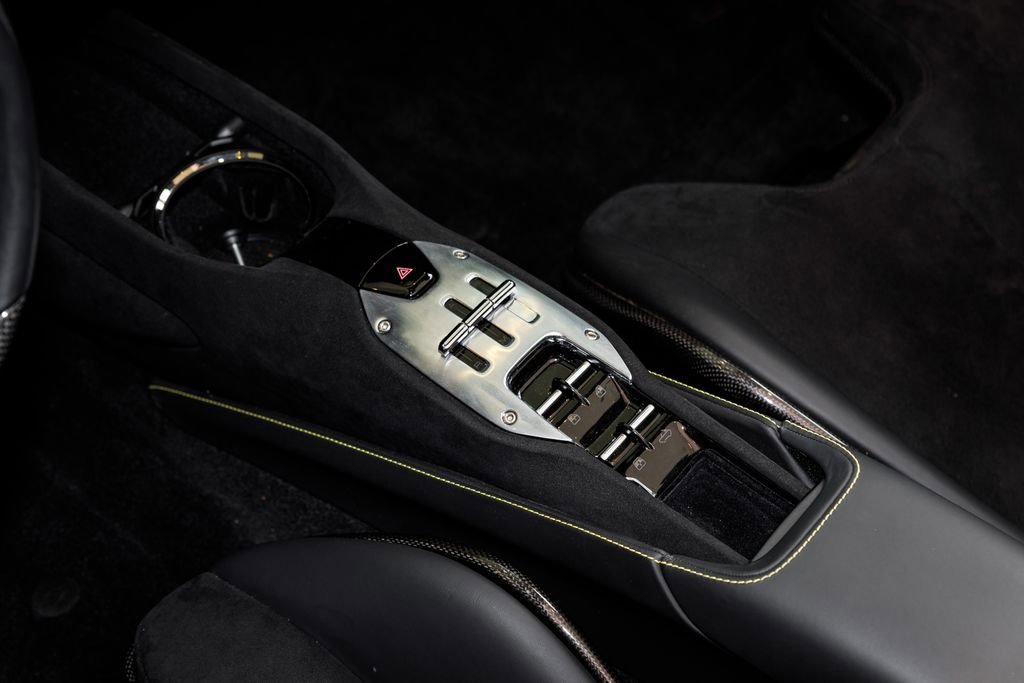 Used 2022 Ferrari SF90 Spider AWD/4WD image 27