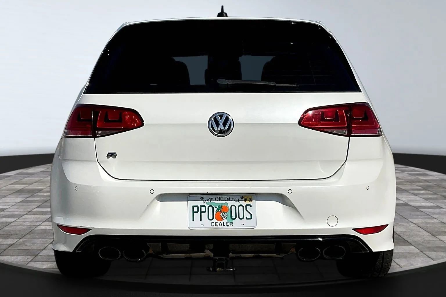 Used 2016 Volkswagen Golf R 4-Door w/ Driver Assistance Package AWD/4WD image 5