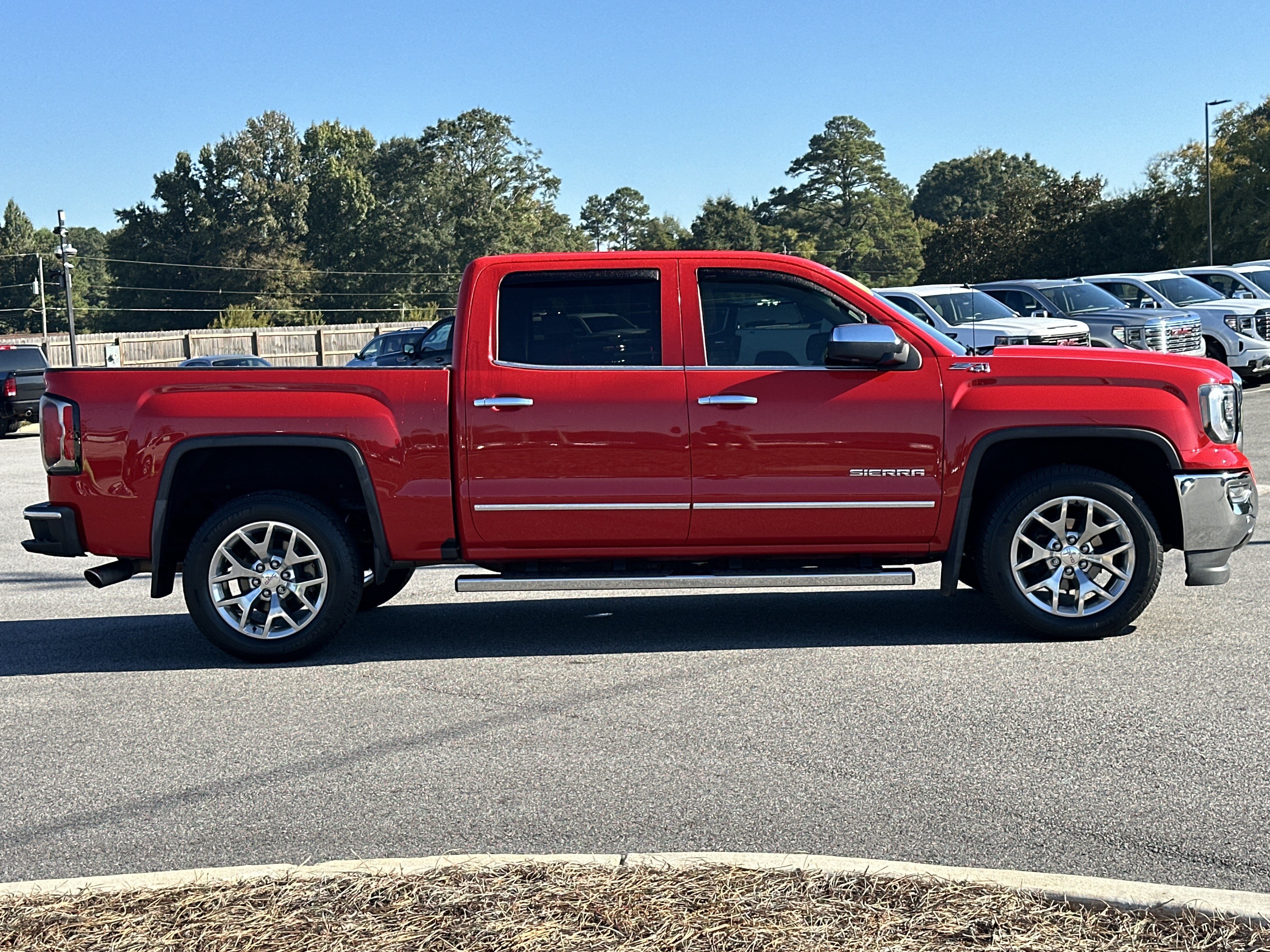 Used 2018 GMC Sierra 1500 SLT AWD/4WD image 4