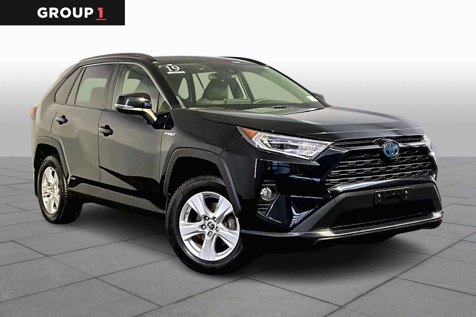 Used 2019 Toyota RAV4 XLE image 3