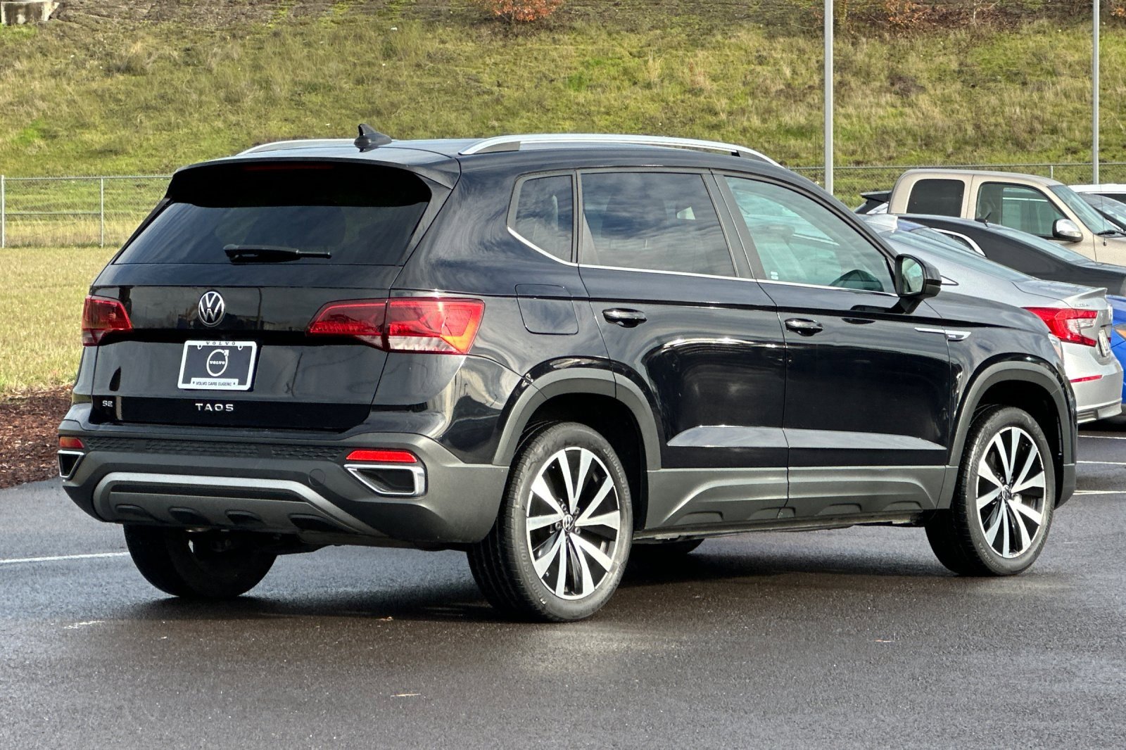 Used 2022 Volkswagen Taos SE image 3