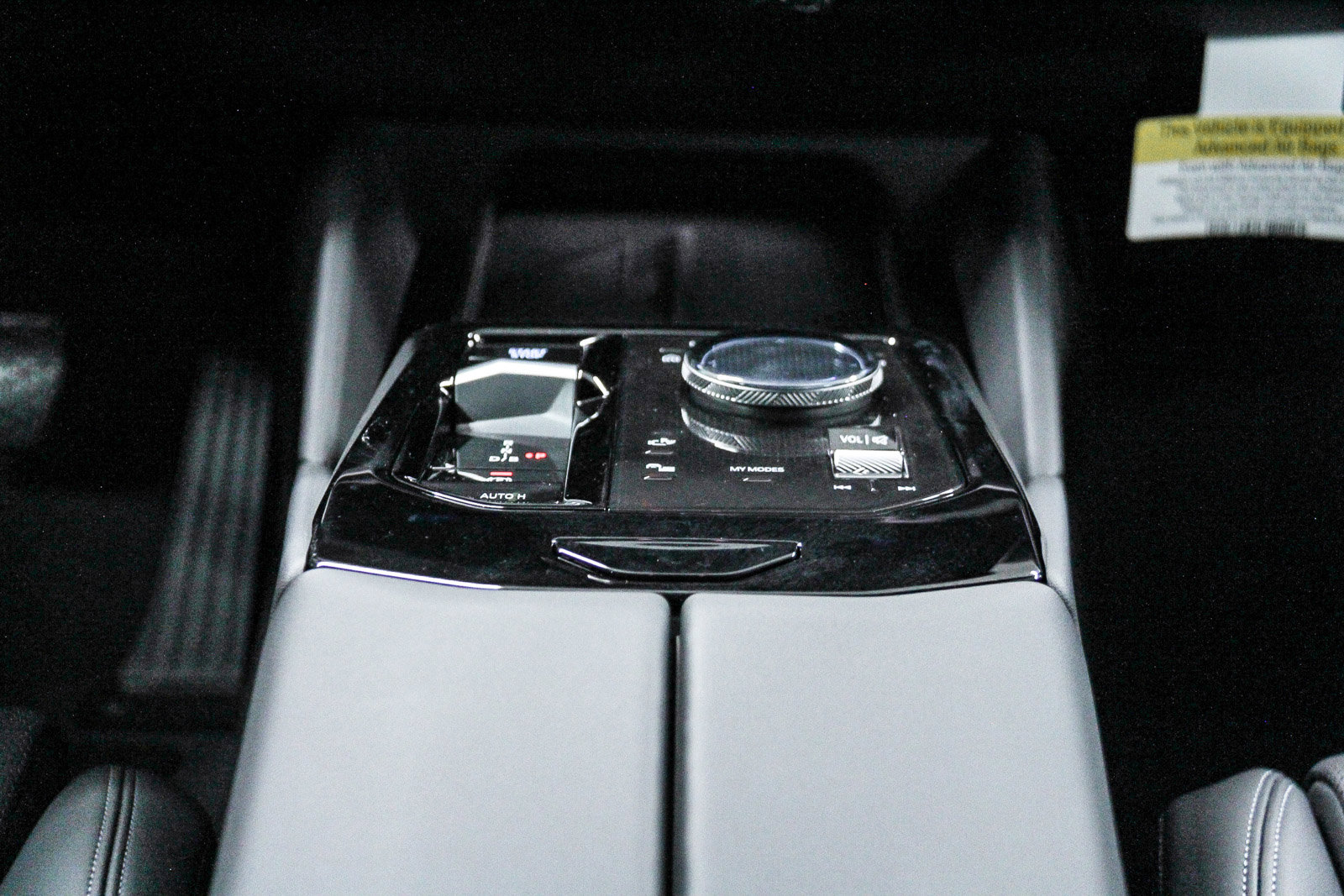 New 2026 BMW i5 eDrive40 w/ Convenience Package image 14