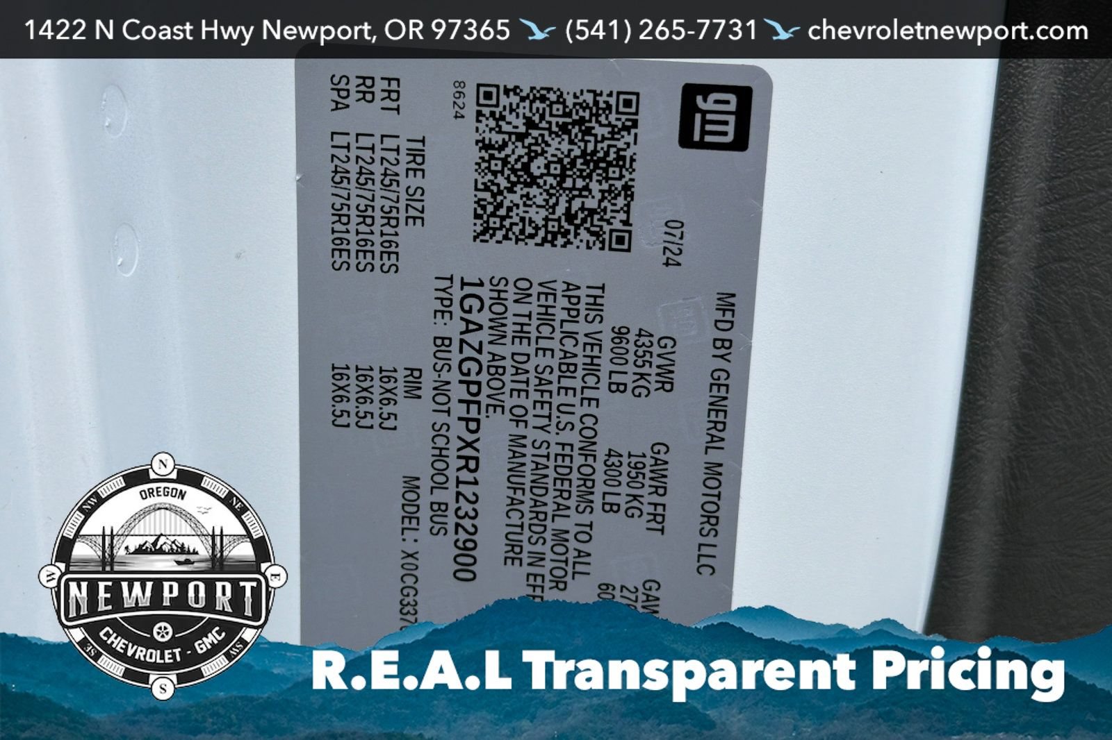 Used 2024 Chevrolet Express 3500 LT w/ LT Preferred Equipment Group RWD image 28