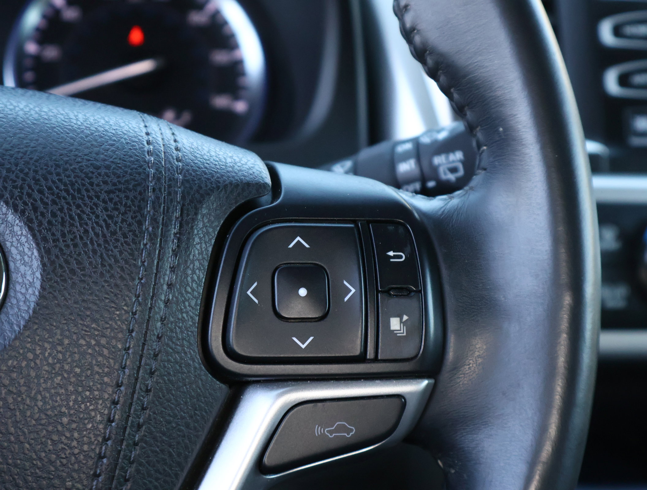 Used 2016 Toyota Highlander Limited w/ Driver Technology Package image 14