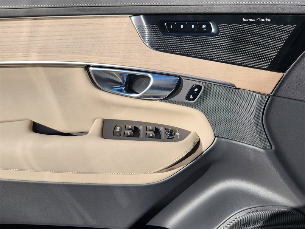 New 2026 Volvo XC90 B6 Plus w/ Protection Package Premier image 3